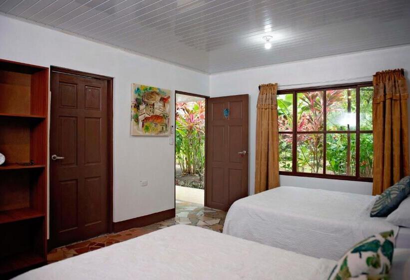 غرفة قياسية رباعية مطلة على الحديقة, Tortuguero Beachfront