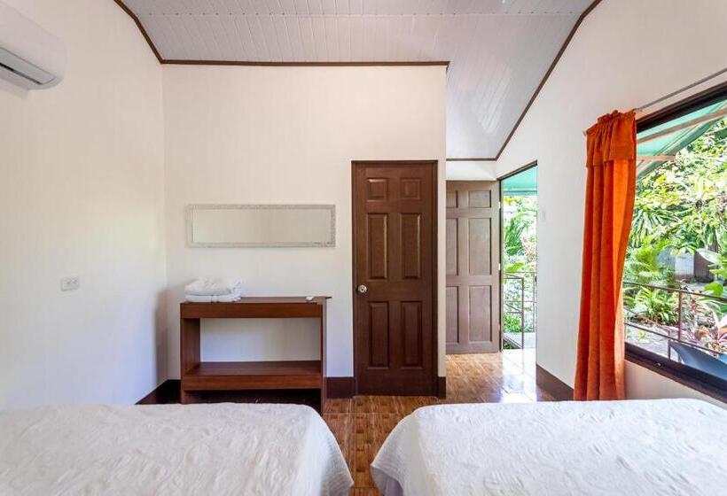 غرفة قياسية رباعية مطلة على الحديقة, Tortuguero Beachfront