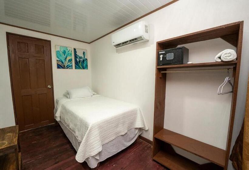 غرفة فردية  مطلة على الحديقة, Tortuguero Beachfront