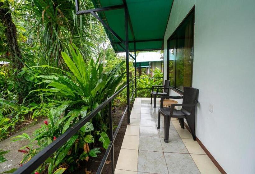 بنجلو قياسى مطلّ علي الحديقة, Tortuguero Beachfront