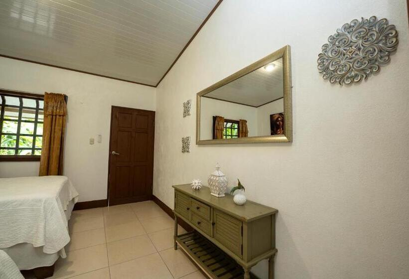 غرفة عائلية مطلّة علي الحديقة, Tortuguero Beachfront