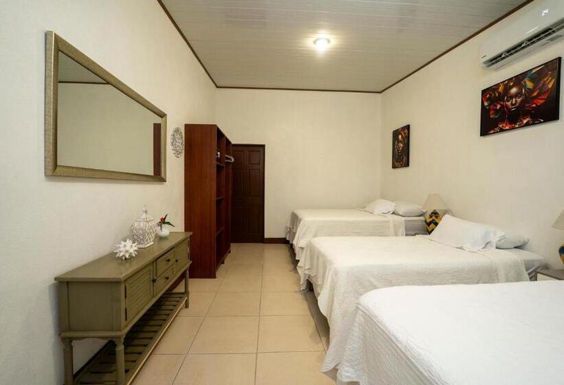 غرفة عائلية مطلّة علي الحديقة, Tortuguero Beachfront