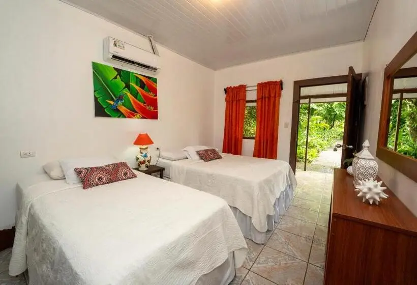庭の見えるスタンダードトリプルルーム, Tortuguero Beachfront