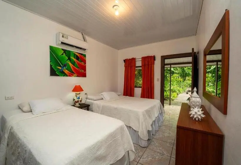 庭の見えるスタンダードトリプルルーム, Tortuguero Beachfront