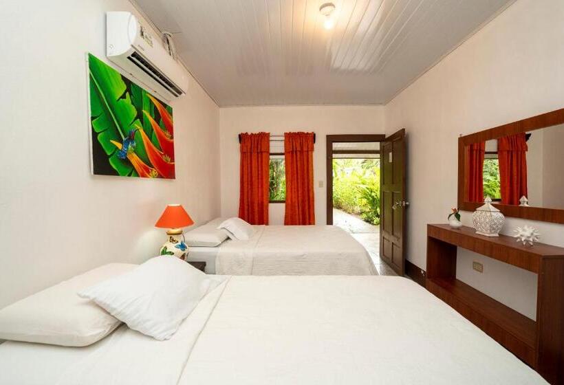 غرفة قياسية ثلاثية مطلة علي الحديقة, Tortuguero Beachfront