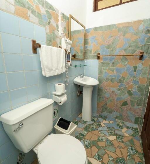 غرفة قياسية رباعية مطلة على الحديقة, Tortuguero Beachfront