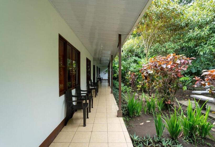 غرفة قياسية رباعية مطلة على الحديقة, Tortuguero Beachfront