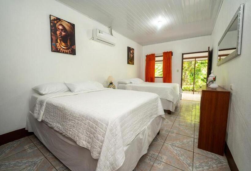 Четырехместный Номер Стандарт Вид на Сад, Tortuguero Beachfront