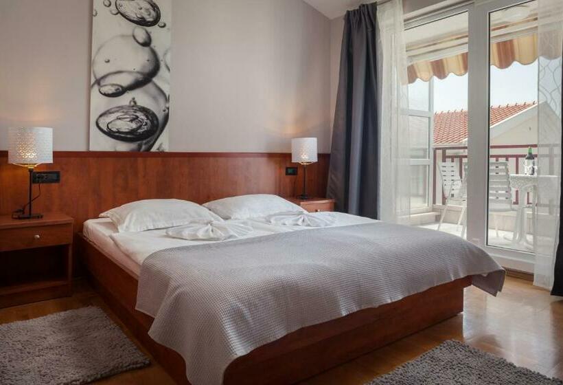 غرفة قياسية مطلّة علي البحر مزوَّدة بشُرفة, Villa Vinka