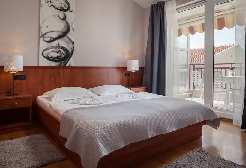 Superior Kolmen Hengen Huone Merinäkymä, Villa Vinka