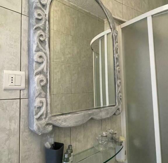 חדר סטנדרט, Xiv Century Rooms