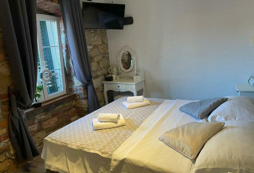 غرفة قياسية, Xiv Century Rooms