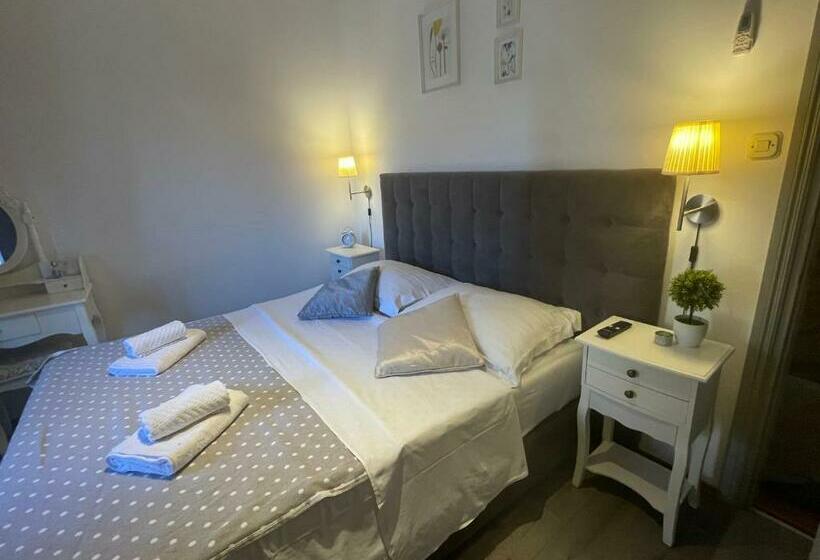 חדר סטנדרט, Xiv Century Rooms