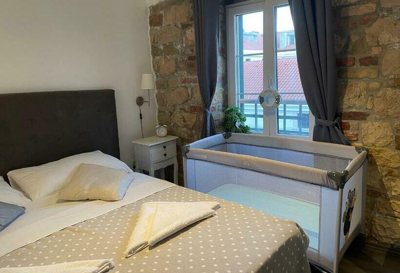 غرفة قياسية, Xiv Century Rooms