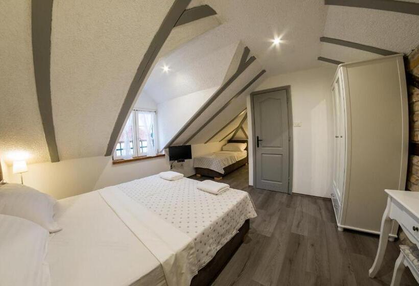 غرفة كومفورت, Xiv Century Rooms