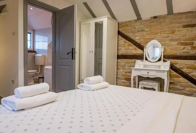 Comfort-huone, Xiv Century Rooms