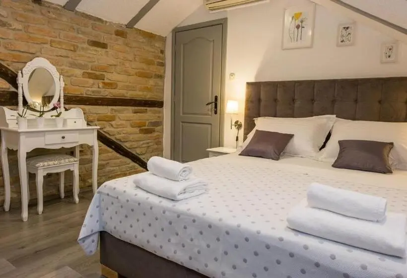 Comfort-huone, Xiv Century Rooms