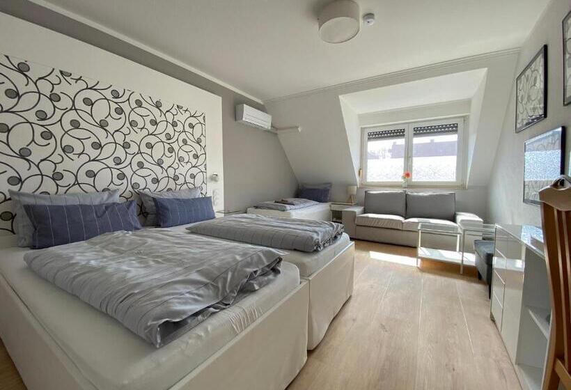 베이직 3인 룸, Zur Bever