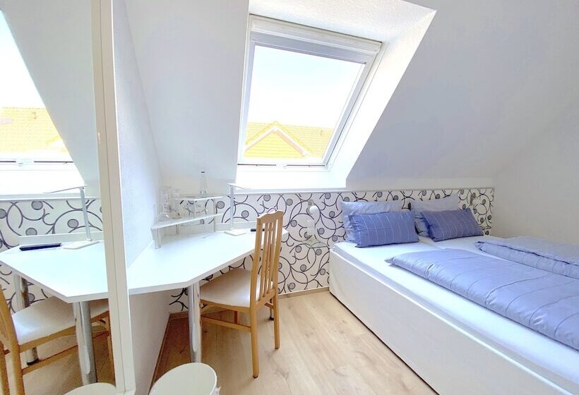 이코노미 룸, Zur Bever