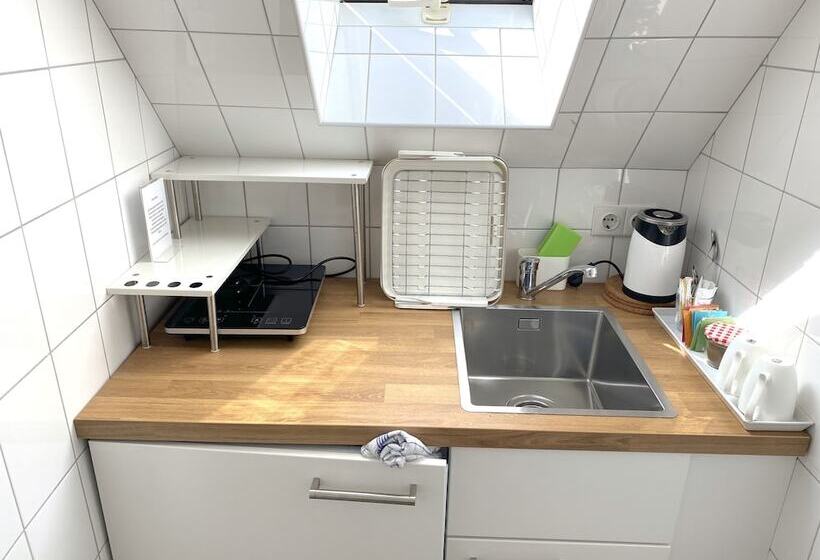 이코노미 룸, Zur Bever