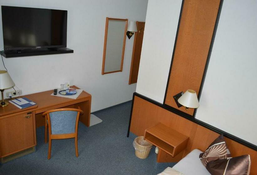 Quarto Estandar Individual, Zur Eiche