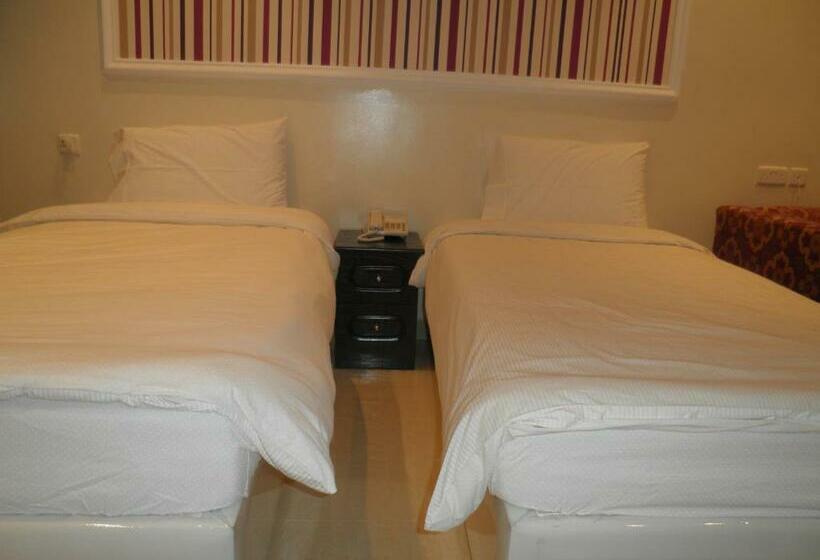 استودیوی استاندارد, Marina Royal Hotel Suites