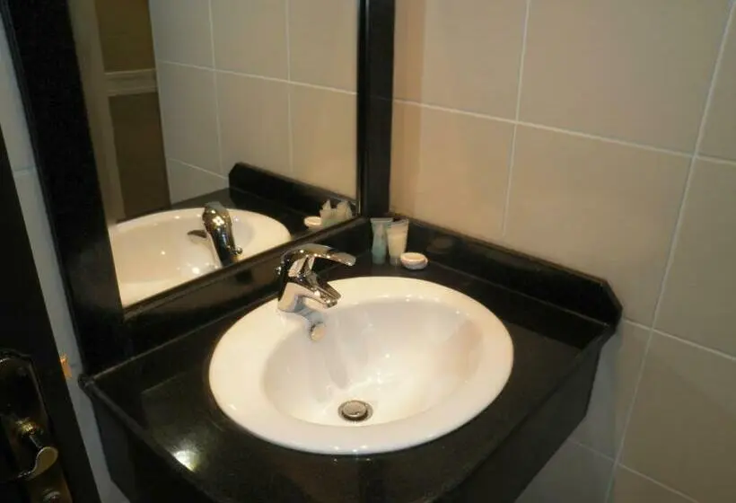Deluxe-studio, Marina Royal Hotel Suites