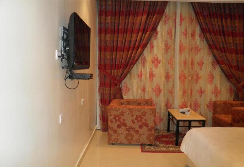 استودیوی لوکس, Marina Royal Hotel Suites