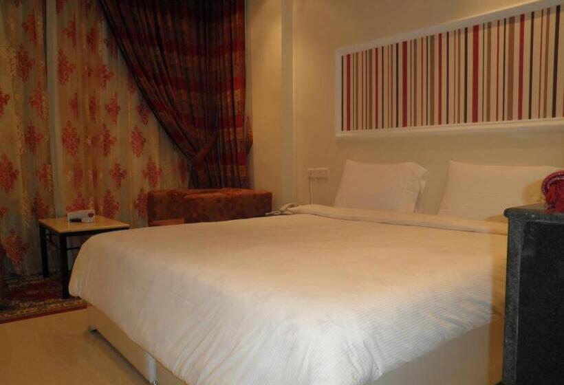 استودیو خانوادگی, Marina Royal Hotel Suites