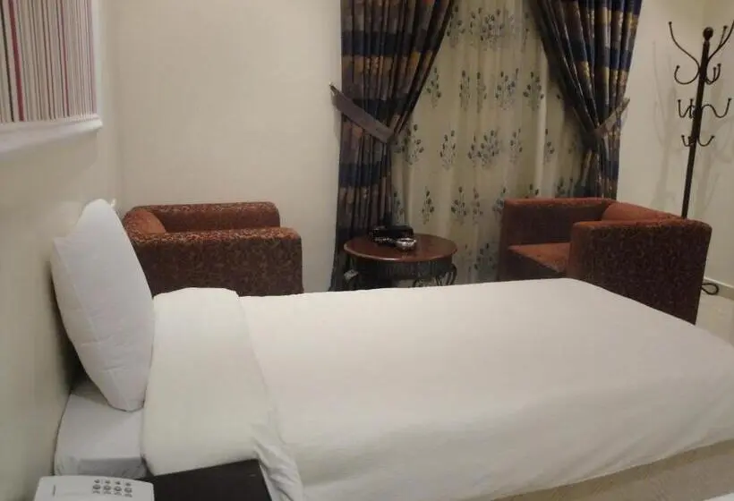 Perhestudio, Marina Royal Hotel Suites