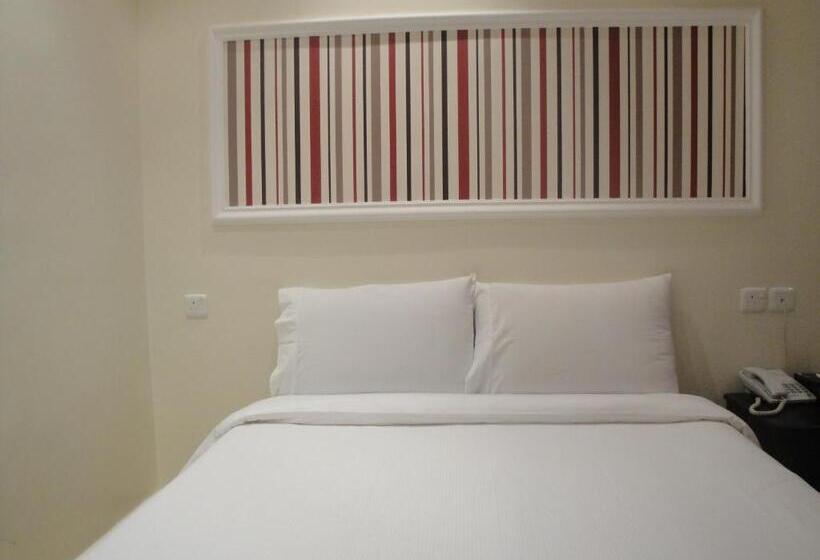 استودیو خانوادگی, Marina Royal Hotel Suites