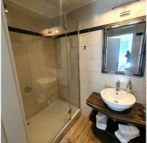 スタンダードルーム, Pension Miss Sophie