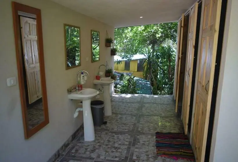 浴室共有のエコノミールーム, Pura Vida Mini Hostel Santa Teresa