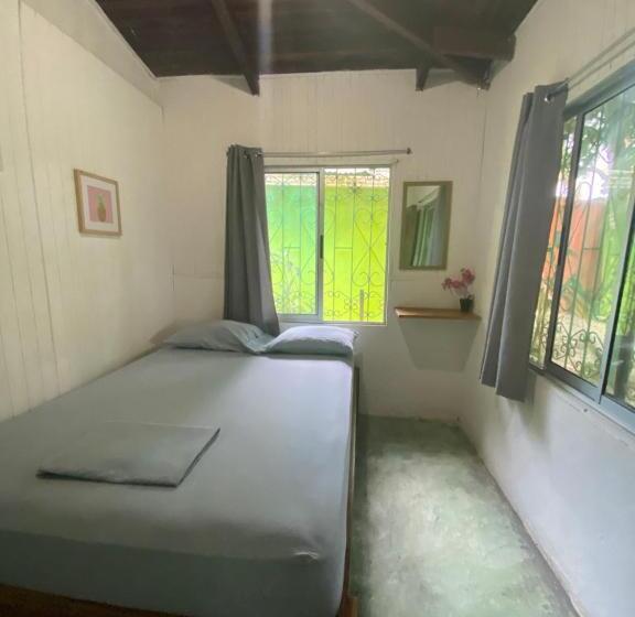 이코노미 룸 공용욕실, Pura Vida Mini Hostel Santa Teresa