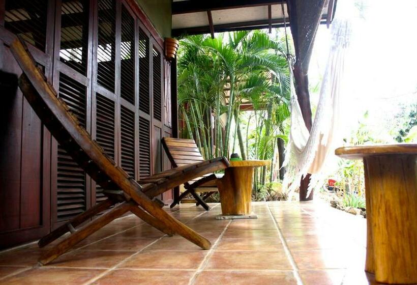 بانگلوی استاندارد, Funky Monkey Lodge