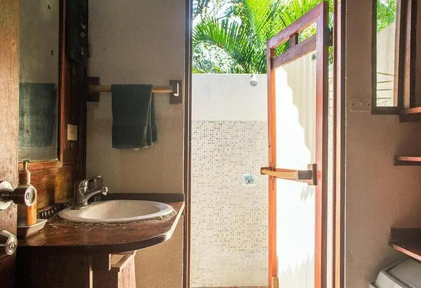 Economy-huone, Funky Monkey Lodge