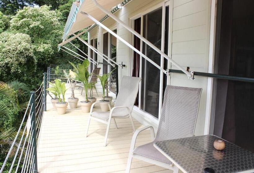 اتاق خانوادگی با چشمانداز دریا, Funky Monkey Lodge