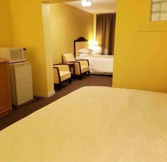 סוויטה מלכותית, 7 West Motel