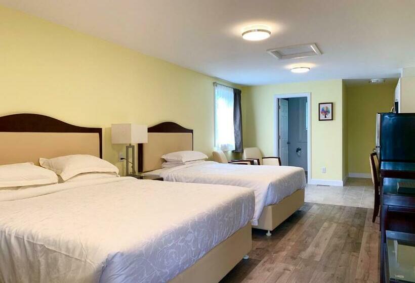 סטודיו סופריור, 7 West Motel