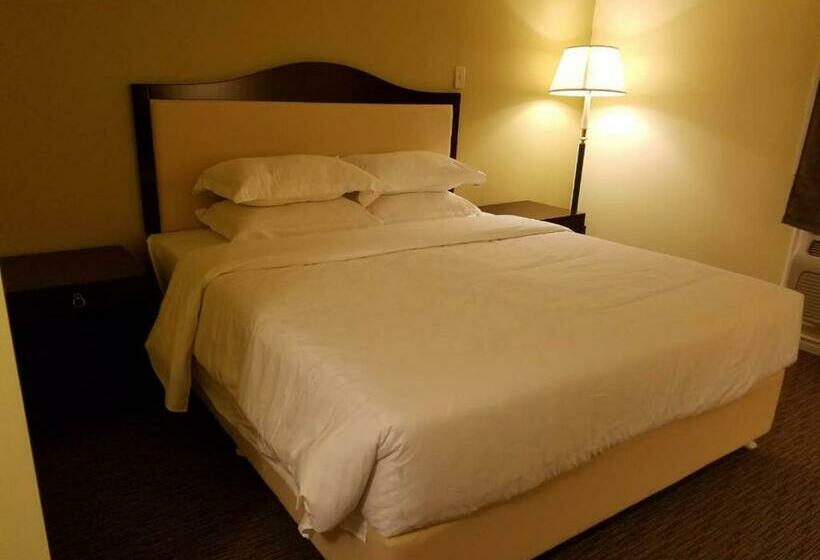 סוויטה מלכותית, 7 West Motel