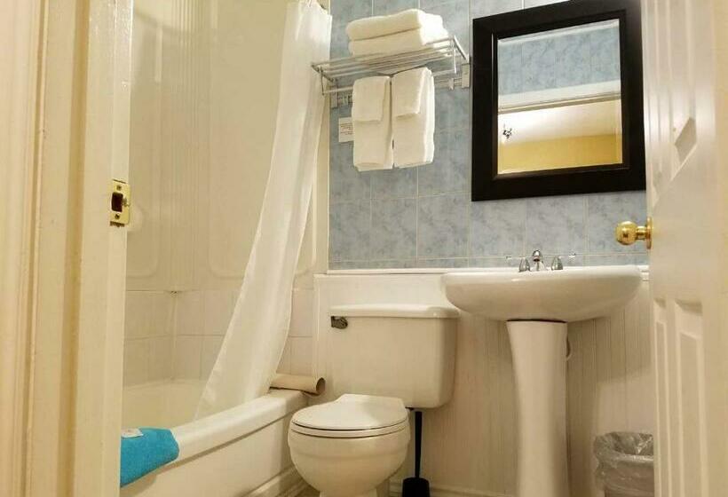 חדר משפחתי, 7 West Motel