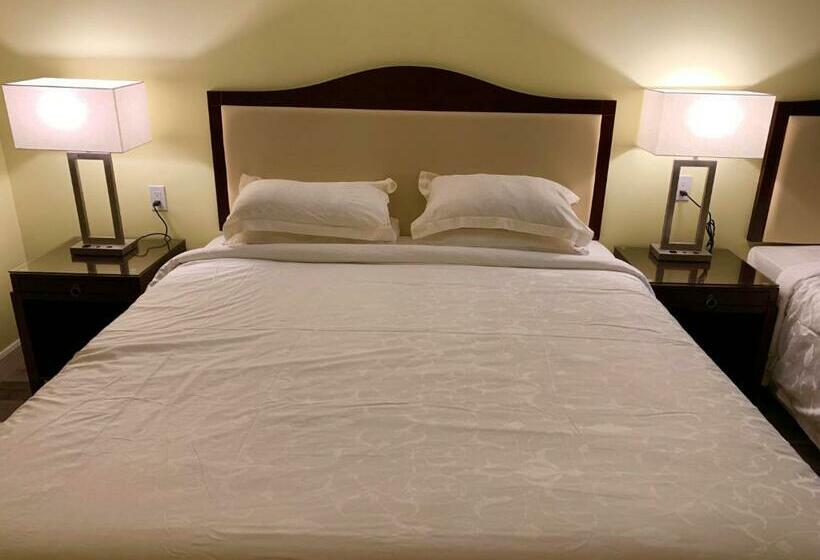 סטודיו סופריור, 7 West Motel