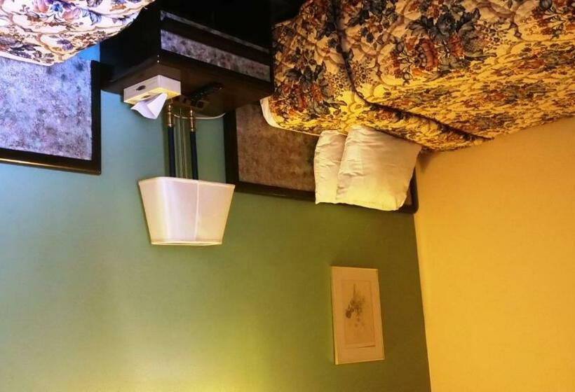 스탠다드 룸 공동 욕실, A Voyageur S Guest House