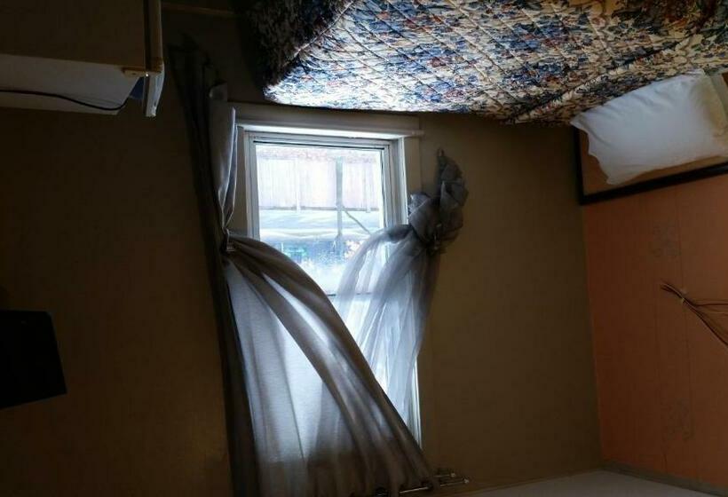 스탠다드 룸 공동 욕실, A Voyageur S Guest House