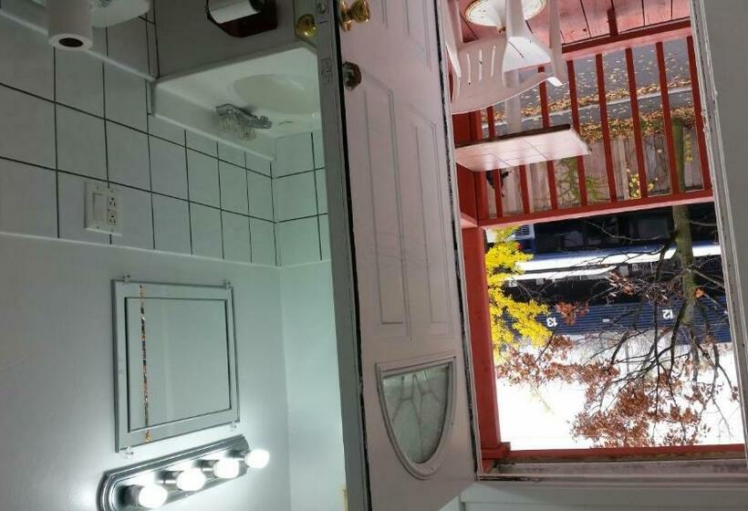 带共用浴室的标准房间, A Voyageur S Guest House
