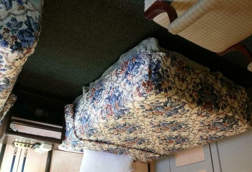 带2个双人床的标准工作室, A Voyageur S Guest House