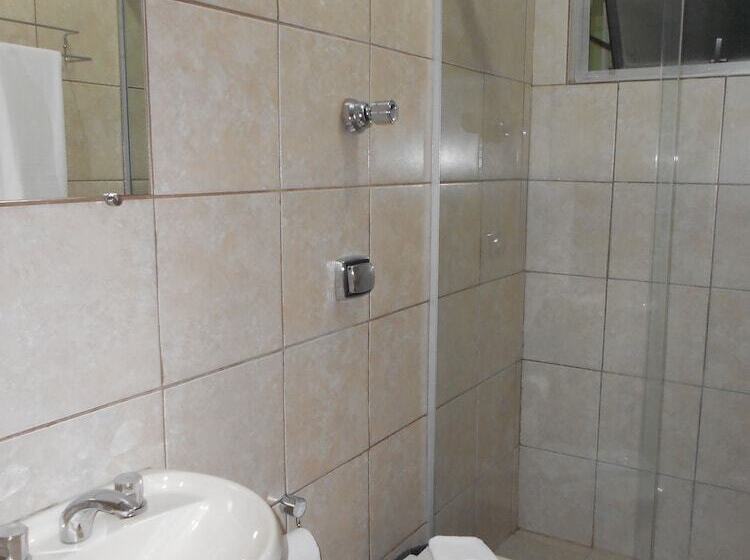 标准单人间, Colossi