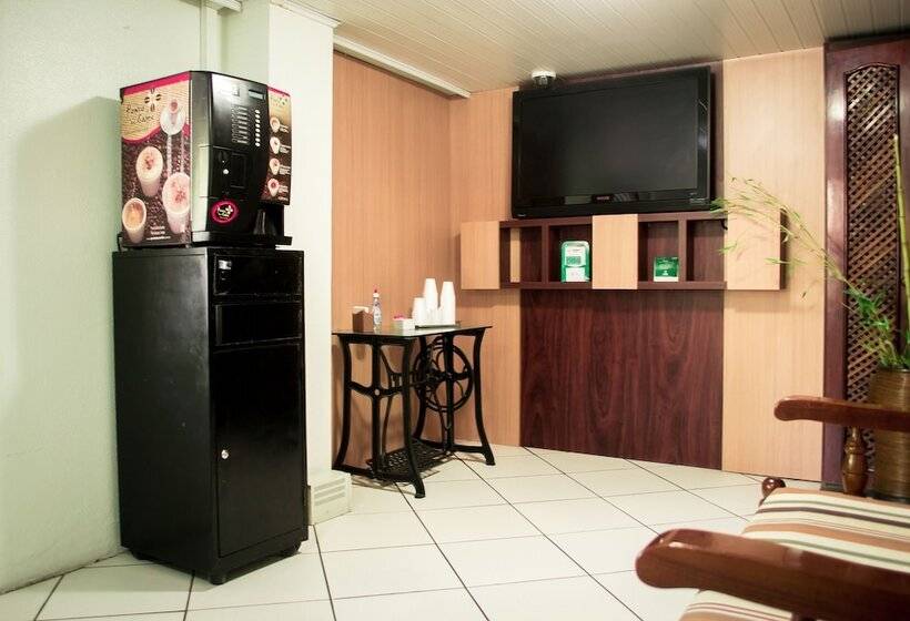 Quarto Estandar Individual, Colossi