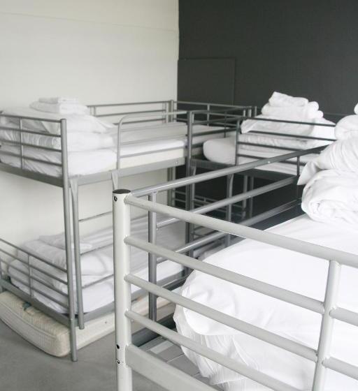 Bed in Shared Room with Shared Bathroom, Herberg, Het Wapen Van Tilburg