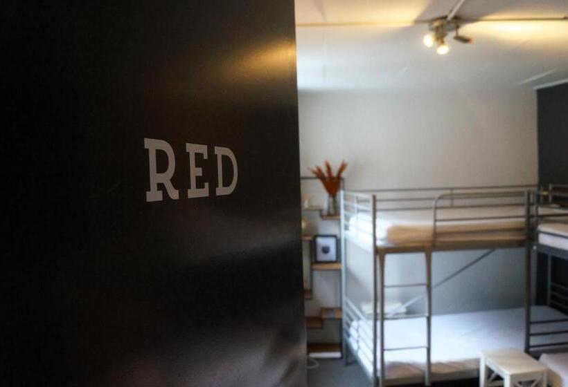 Bed in Shared Room with Shared Bathroom, Herberg, Het Wapen Van Tilburg